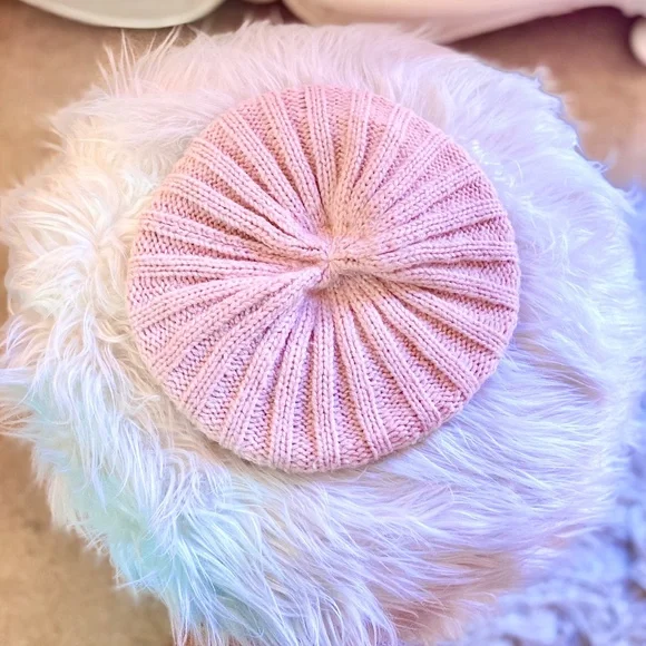 Urban Outfitters Cable Knit Beret Pale Pastel Pink Women’s Winter Accessories - Picture 2 of 4